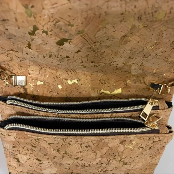 Cork style crossbody with gold chain. 8-1-2 x 6-1/2 - Picture 3 of 3